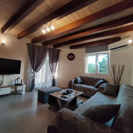 Nikitas Maisonette Apartman Aharávi