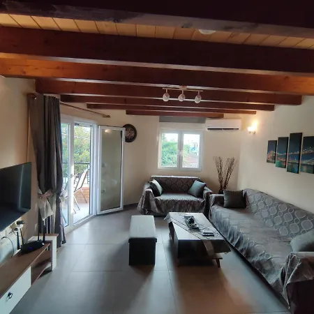 Nikitas Maisonette Aharávi