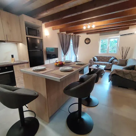 Nikitas Maisonette