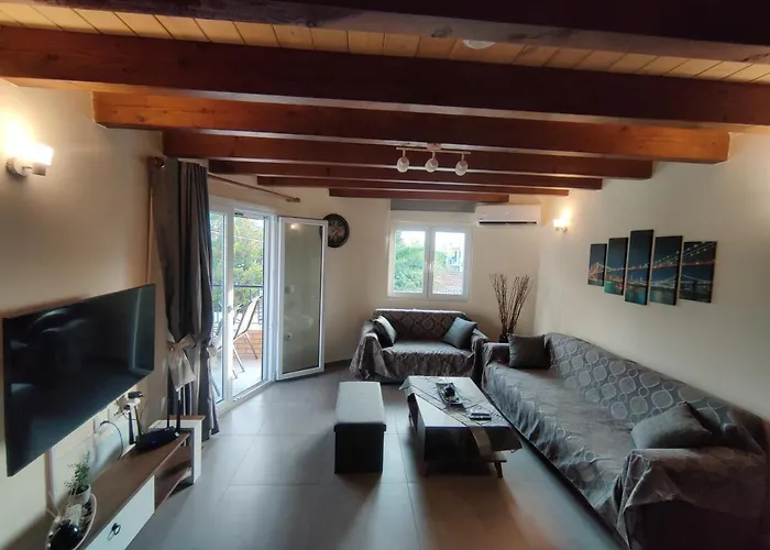 Nikitas Maisonette Aharávi