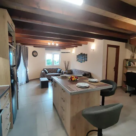Nikitas Maisonette