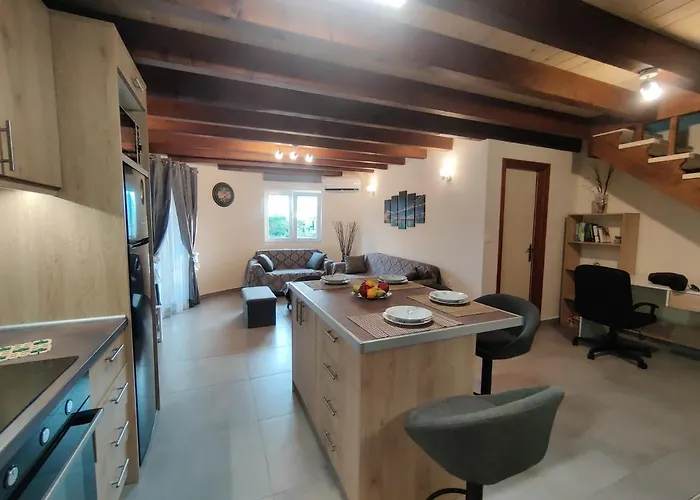 Nikitas Maisonette